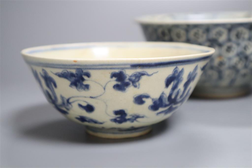 Three Chinese provincial Ming porcelain bowls, largest diameter 6cm